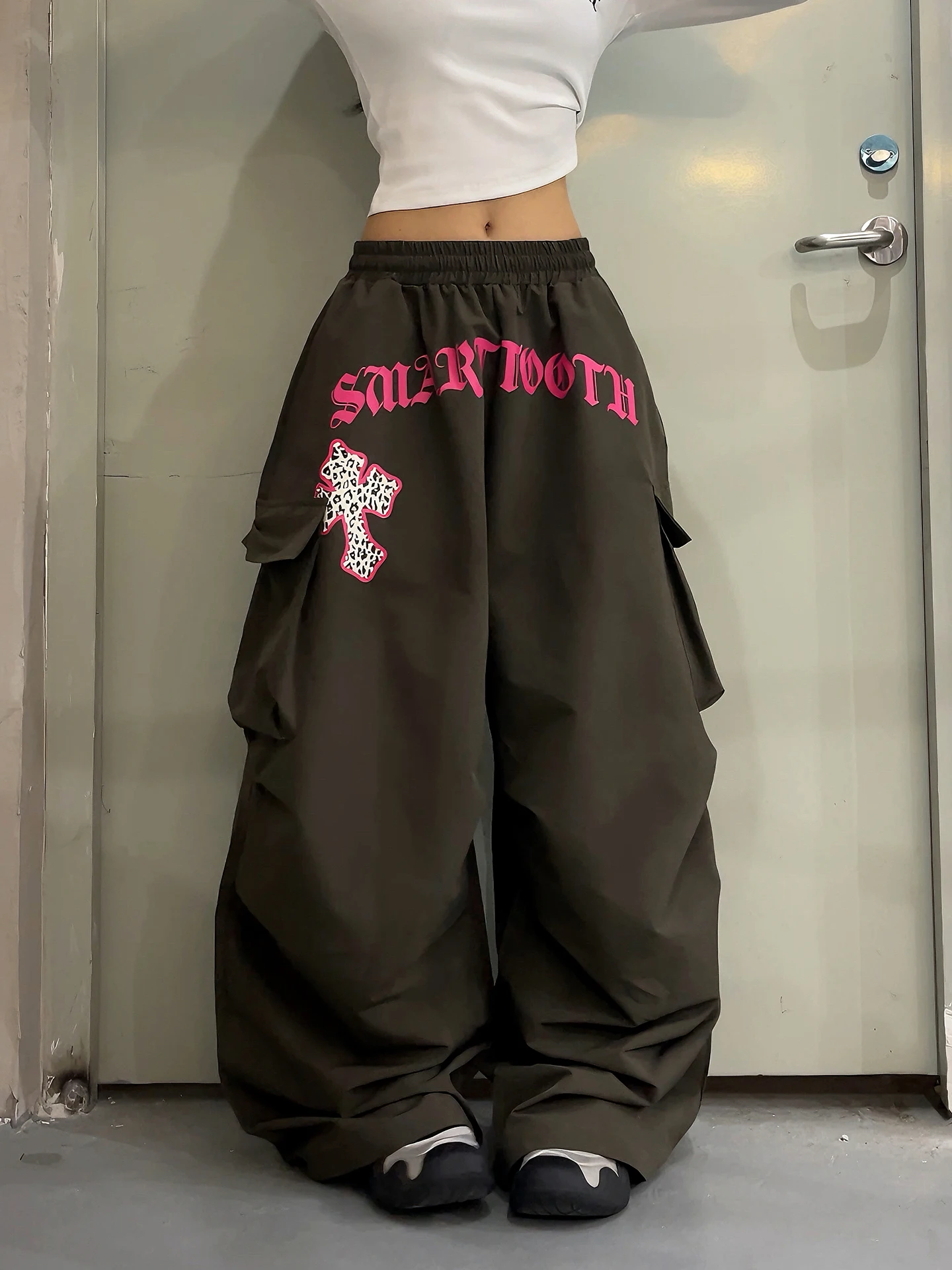 American Sle DoubleD Color Blo Leopard Print Cross Stitched Folded Paratrooper Workwear Pants Multiple kets Wide Leg P...
American Sle DoubleD Color Blo Leopard Print Cross Stitched Folded Paratrooper Workwear Pants Multiple kets Wide Leg P...