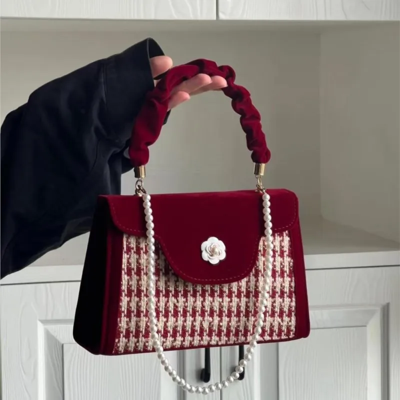 JIAERDI Vintage Red Velvet Handbag Purse Women Wedding Pearl Handle Square Messenger Bag Female Casual Crossbody Bags 2025 New
JIAERDI Vintage Red Velvet Handbag Purse Women Wedding Pearl Handle Square Messenger Bag Female Casual Crossbody Bags 2025 New