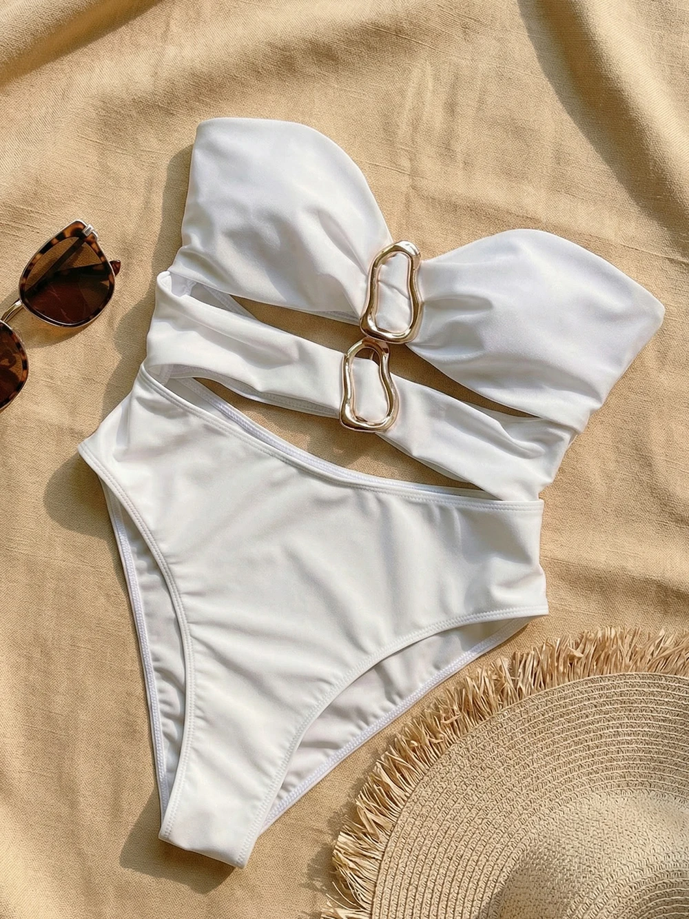 Женский слитный купальник с вырезами и металлическими кольцами, 6 цветов, бандо, с высоким вырезом на бедрах, B027D
Женский слитный купальник с вырезами и металлическими кольцами, 6 цветов, бандо, с высоким вырезом на бедрах, B027D