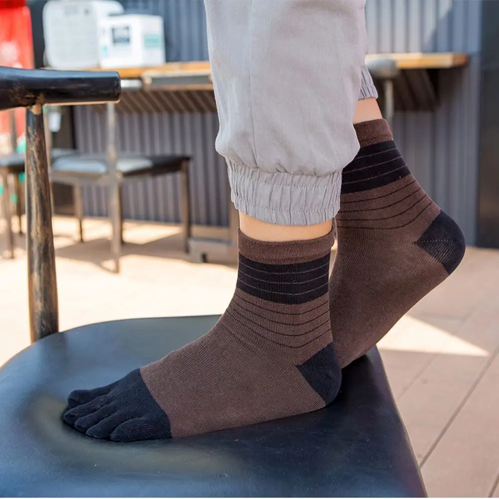 Comfortable Antibacterial Casual Middle Tube Cotton Breathable Socks With Toes Stripe Hosiery Man Socks Five Finger Socks
Comfortable Antibacterial Casual Middle Tube Cotton Breathable Socks With Toes Stripe Hosiery Man Socks Five Finger Socks