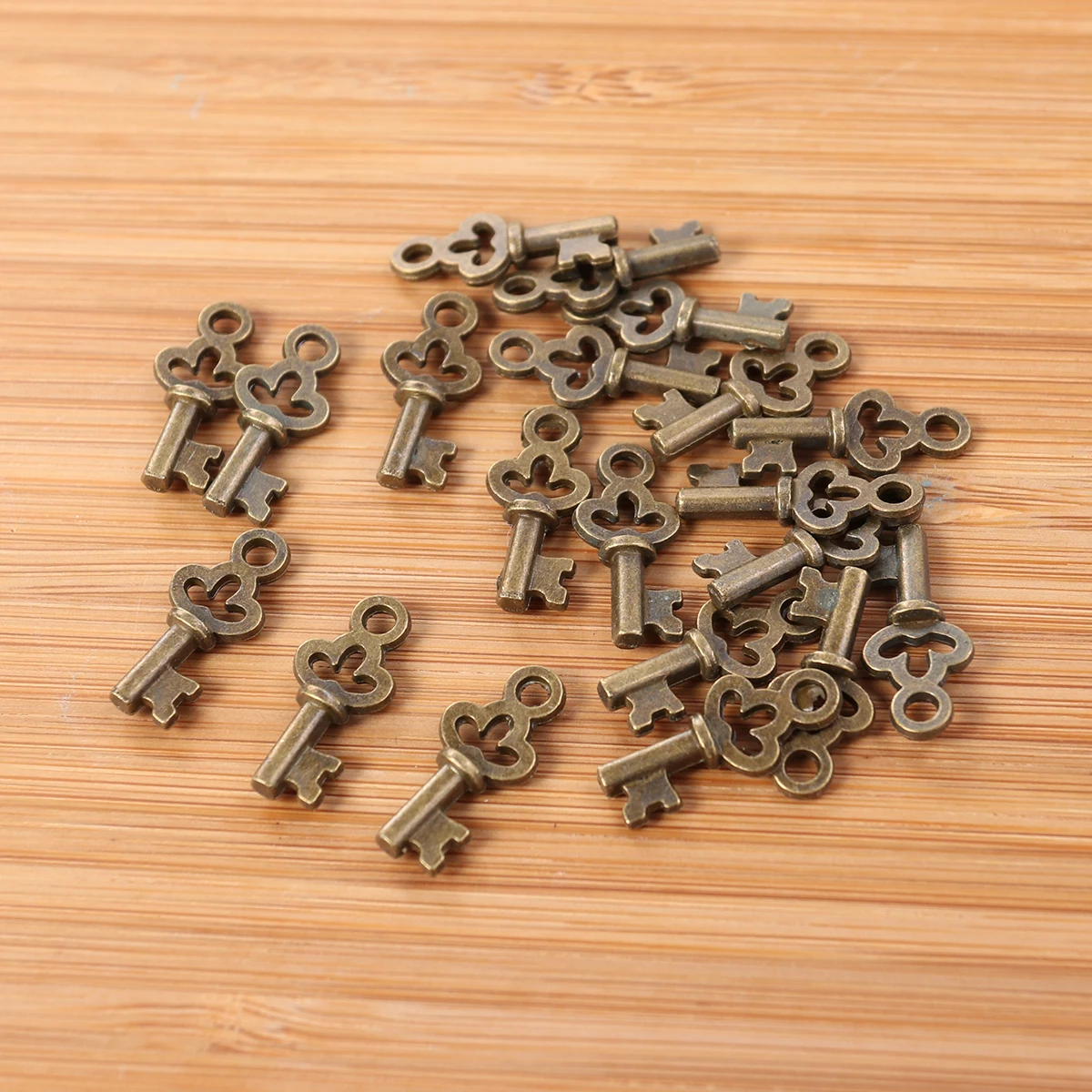 20 Pcs Retro Key Pendant Bronze Pendants Jewelry Making Pearlescent DIY Metal Charms
20 Pcs Retro Key Pendant Bronze Pendants Jewelry Making Pearlescent DIY Metal Charms