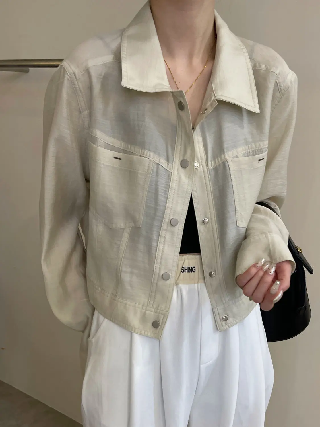 Women Turn-Down Collar Sunscreen Shirt Thin Coat New Spring Summer Korean-Style Temperament Top
Women Turn-Down Collar Sunscreen Shirt Thin Coat New Spring Summer Korean-Style Temperament Top