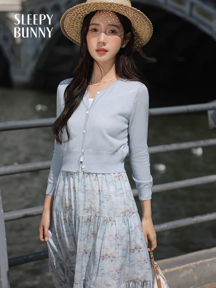 2 Piece Women Summer Outfit Floral Tiered Midi Skirt Faux Two-Piece Cropped Cardigan Set Casual A-Line Acetate Skirt Slim Fit
2 Piece Women Summer Outfit Floral Tiered Midi Skirt Faux Two-Piece Cropped Cardigan Set Casual A-Line Acetate Skirt Slim Fit