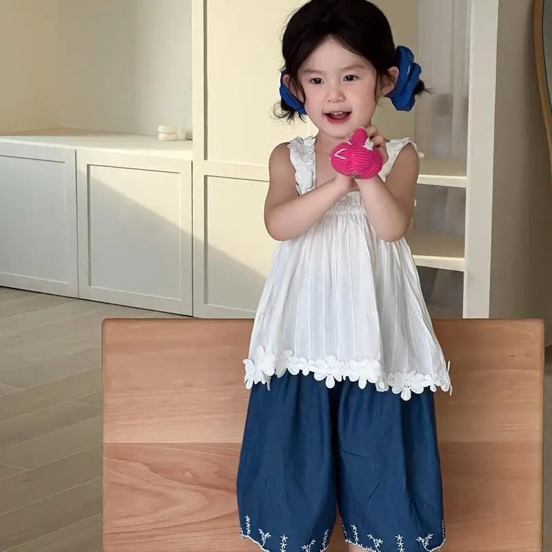 2025 Summer New Children Sleeveless T Shirts Girls Sweet Lace Sling Vest Baby Breathable Soft Princess Tops Cotton Kids Clothes
2025 Summer New Children Sleeveless T Shirts Girls Sweet Lace Sling Vest Baby Breathable Soft Princess Tops Cotton Kids Clothes