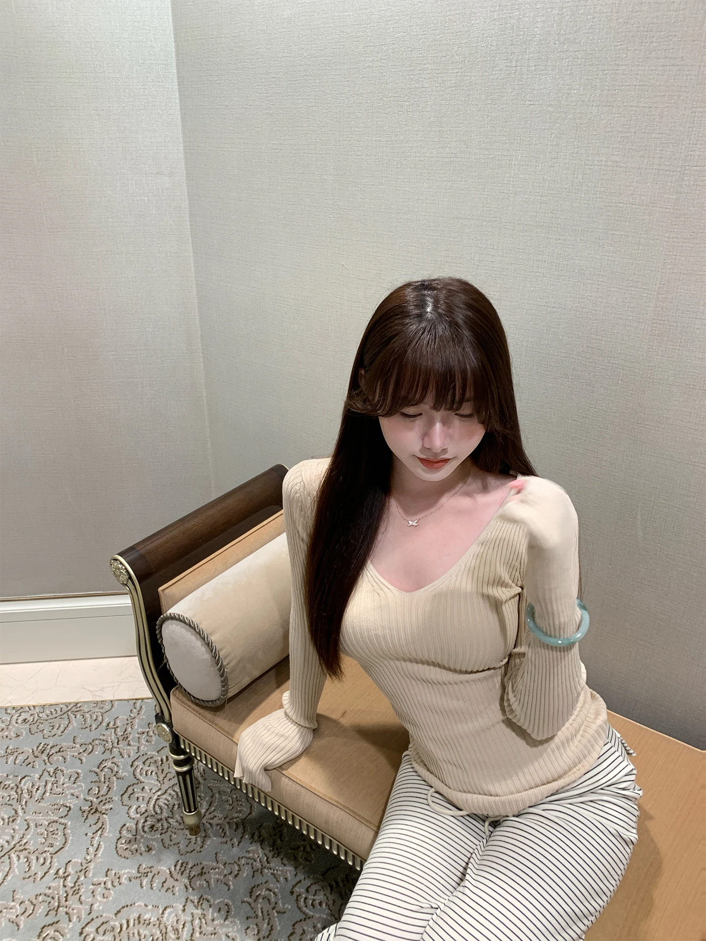 ne Pure Desire V-Ne Long Sve Slim Fit Knitwear Women's Gentle Personali Faionable Inner Wear for Autumn And Winter
ne Pure Desire V-Ne Long Sve Slim Fit Knitwear Women's Gentle Personali Faionable Inner Wear for Autumn And Winter