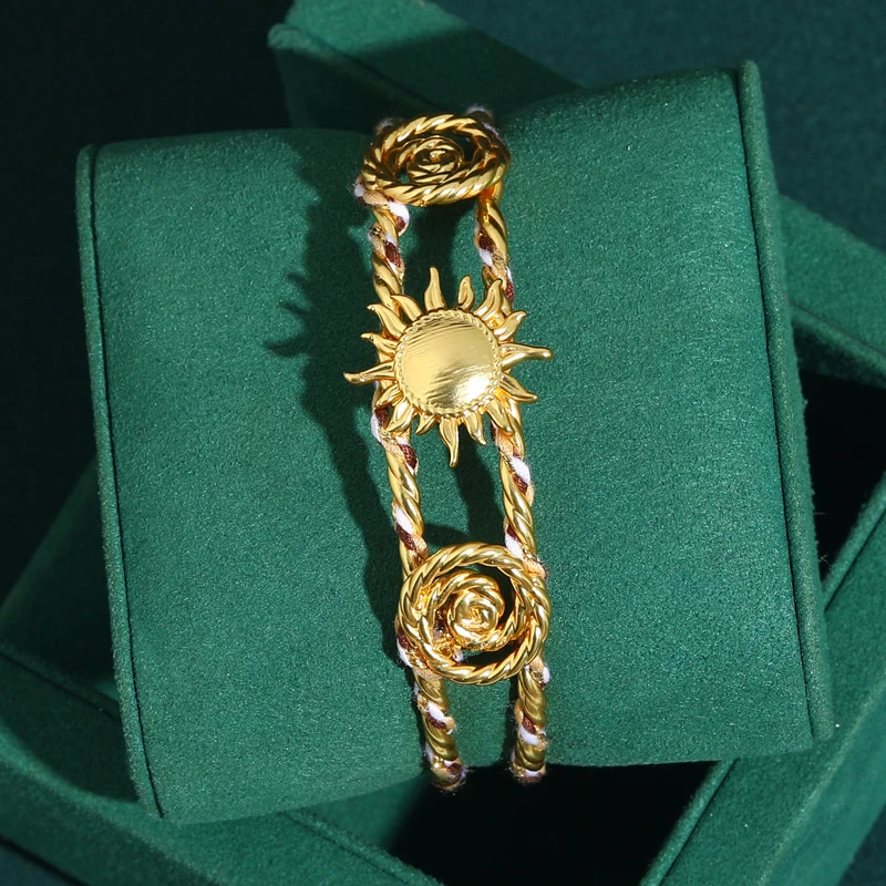 Vintage Gold Color Hollow Sun Bangles For Women Opan Bracelet High Quality Luxury Designer Accessories 2026 Trend New Arrival
Vintage Gold Color Hollow Sun Bangles For Women Opan Bracelet High Quality Luxury Designer Accessories 2026 Trend New Arrival
