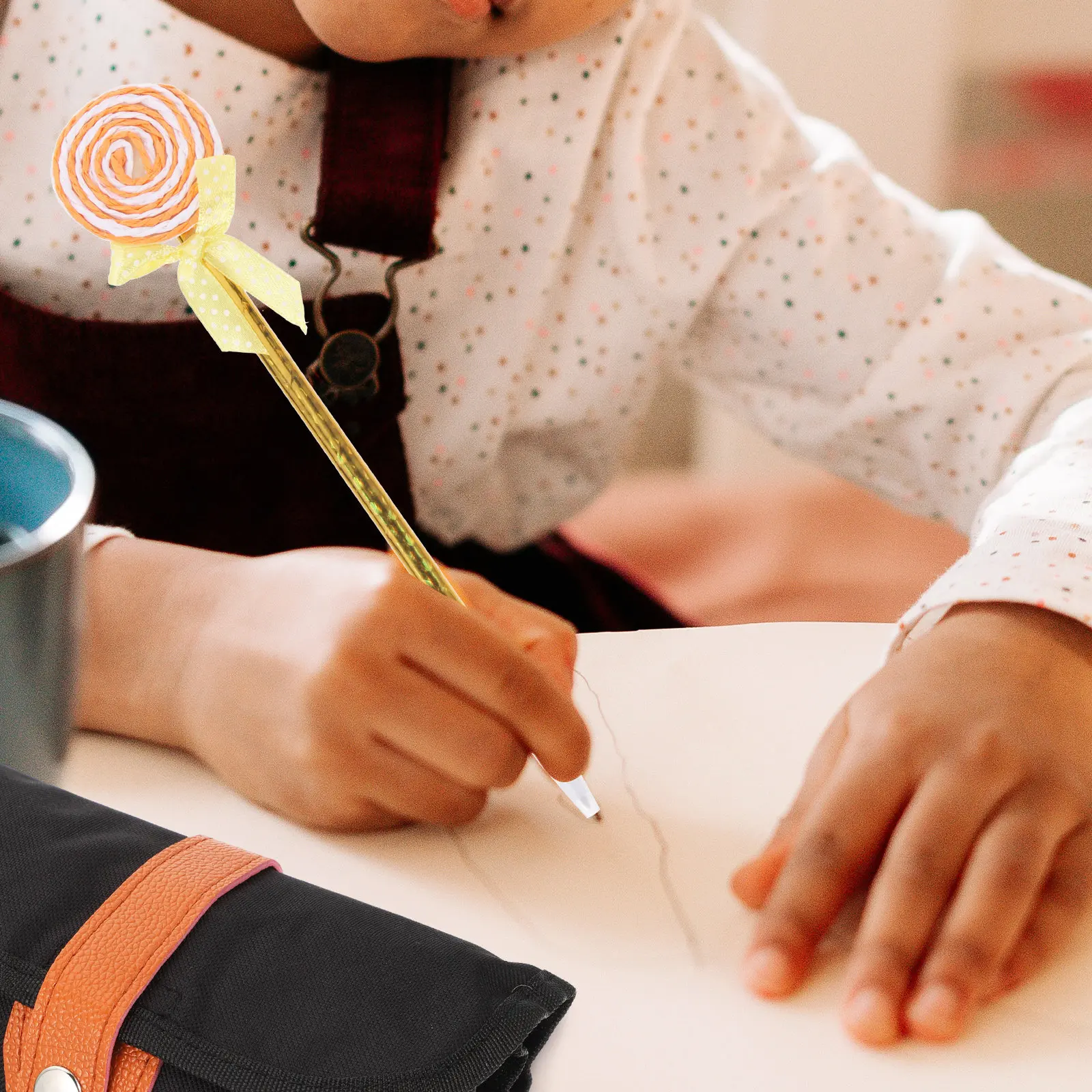 10 шт. пластиковых шариковых ручек с мультяшным дизайном в виде леденцов, разноцветные, для школы, канцелярские товары, сувениры для вечеринок, подарки
10 шт. пластиковых шариковых ручек с мультяшным дизайном в виде леденцов, разноцветные, для школы, канцелярские товары, сувениры для вечеринок, подарки