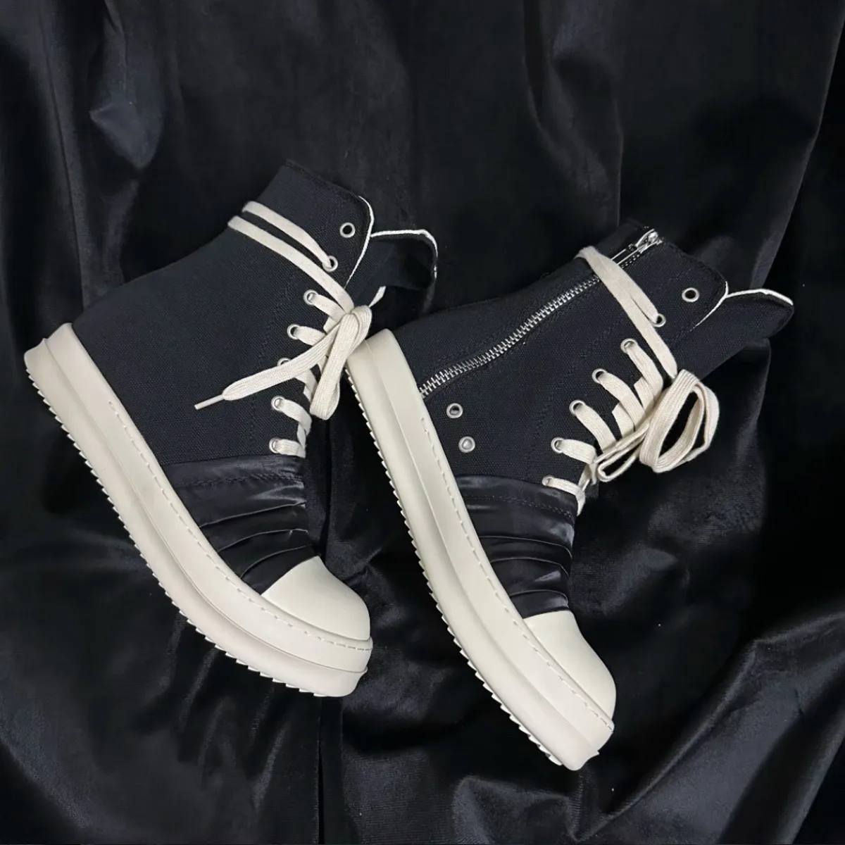 Ro Designer Men Shoe Women Sneaker Black Canvas Shoes High Top Casual Sneakers Zipper Luxury Boots Flat Ankle Boot
Ro Designer Men Shoe Women Sneaker Black Canvas Shoes High Top Casual Sneakers Zipper Luxury Boots Flat Ankle Boot