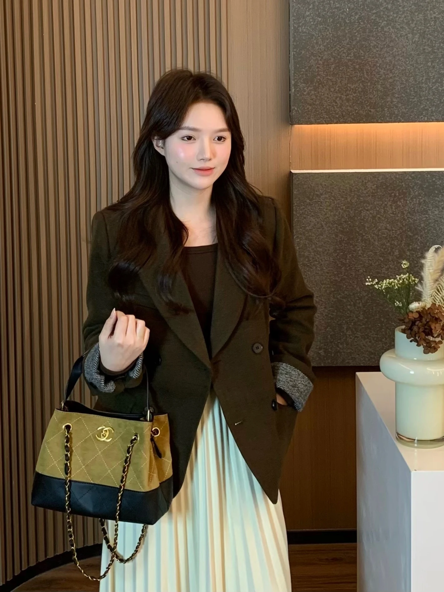 ay Шерстяной костюм-джат с хлопковым модным ковриком Дизайнерские цветные шапки Blo Sve для женщин Осень-зима
ay Шерстяной костюм-джат с хлопковым модным ковриком Дизайнерские цветные шапки Blo Sve для женщин Осень-зима