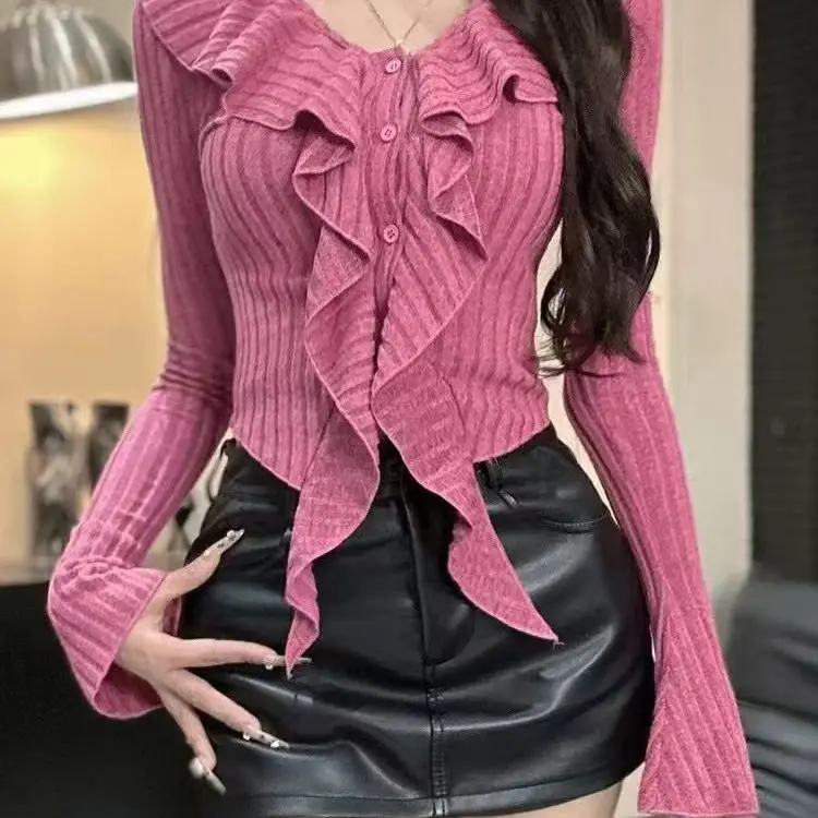 Sexy Bell Sleeve V-Neck Design Irregular Hem Base Shirt Autumn Winter New Style Slim Fit Top Women's Knittedwear Casual Wear
Sexy Bell Sleeve V-Neck Design Irregular Hem Base Shirt Autumn Winter New Style Slim Fit Top Women's Knittedwear Casual Wear