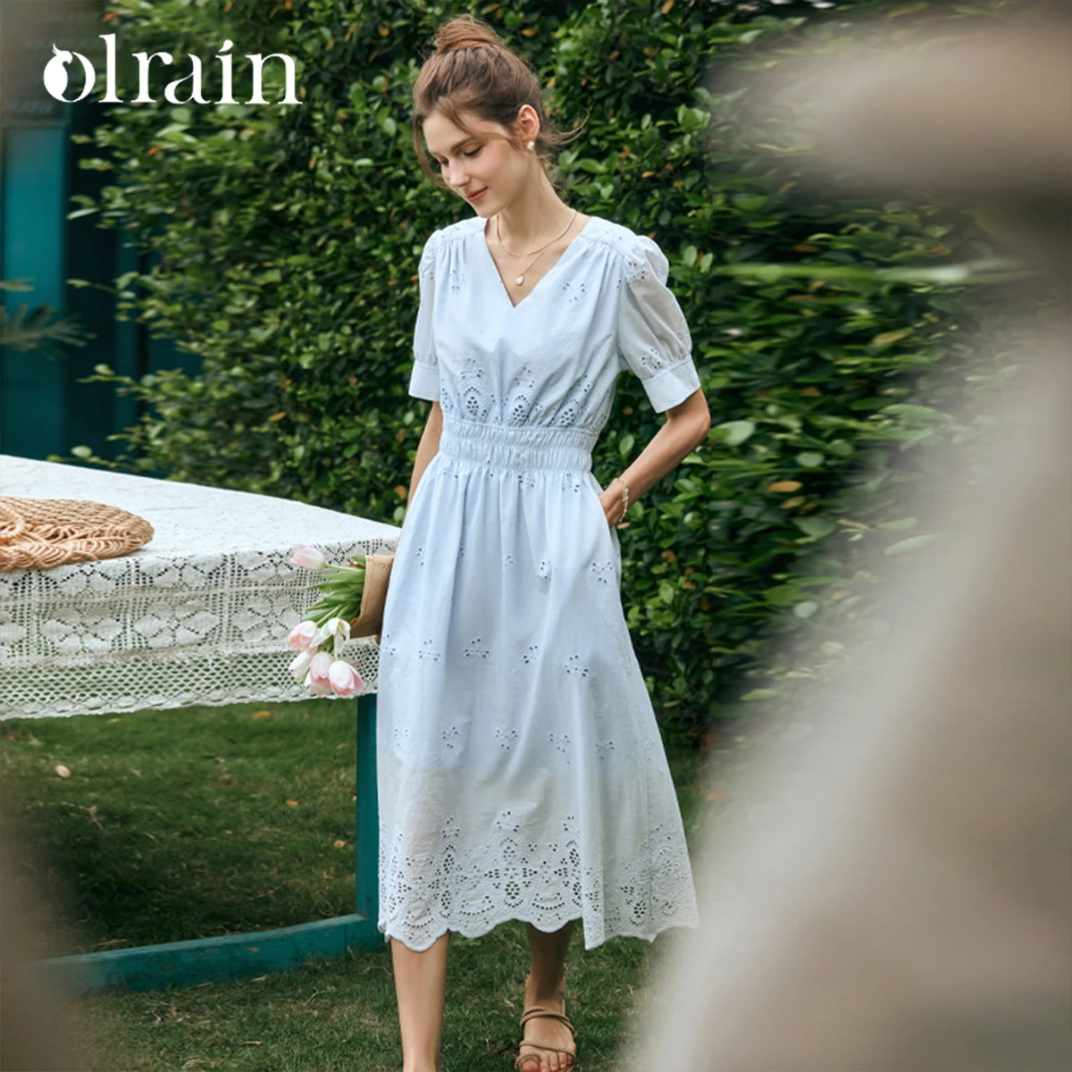 OLrain French Puff Short Sleeve Dress 2026 Summer New Office V-Neck Hollow Embroidery Smocked Waist 100% Cotton Dress O24XL92052
OLrain French Puff Short Sleeve Dress 2026 Summer New Office V-Neck Hollow Embroidery Smocked Waist 100% Cotton Dress O24XL92052