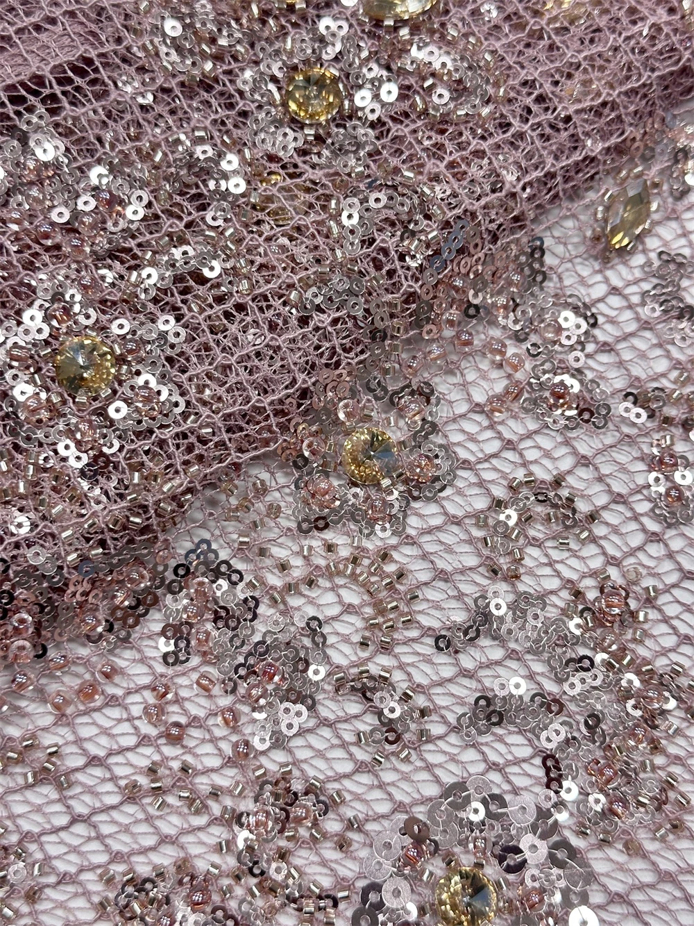 African Luxury Sequins Beaded Lace Fabrics 2026 High Quality Embroidery French Nigerian Lace Fabric For Wedding Sewing Material
African Luxury Sequins Beaded Lace Fabrics 2026 High Quality Embroidery French Nigerian Lace Fabric For Wedding Sewing Material