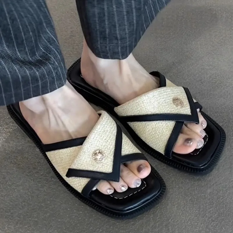 Summer New Women's Shoes Exquisite French Flat Slippers for Woman Comfortable Vacation Casual Shoes Designer Retro Flat S
Summer New Women's Shoes Exquisite French Flat Slippers for Woman Comfortable Vacation Casual Shoes Designer Retro Flat S