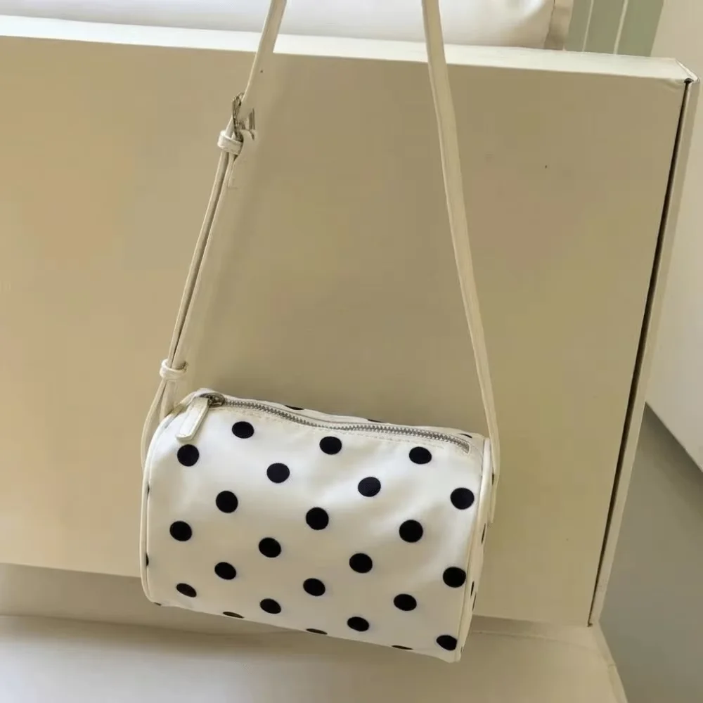 Korean Casual Fashionable Polka Dot Three-dimensional Pillow Bag Hand-held Toast Bag New Versatile Simple Shoulder Messenger Bag
Korean Casual Fashionable Polka Dot Three-dimensional Pillow Bag Hand-held Toast Bag New Versatile Simple Shoulder Messenger Bag