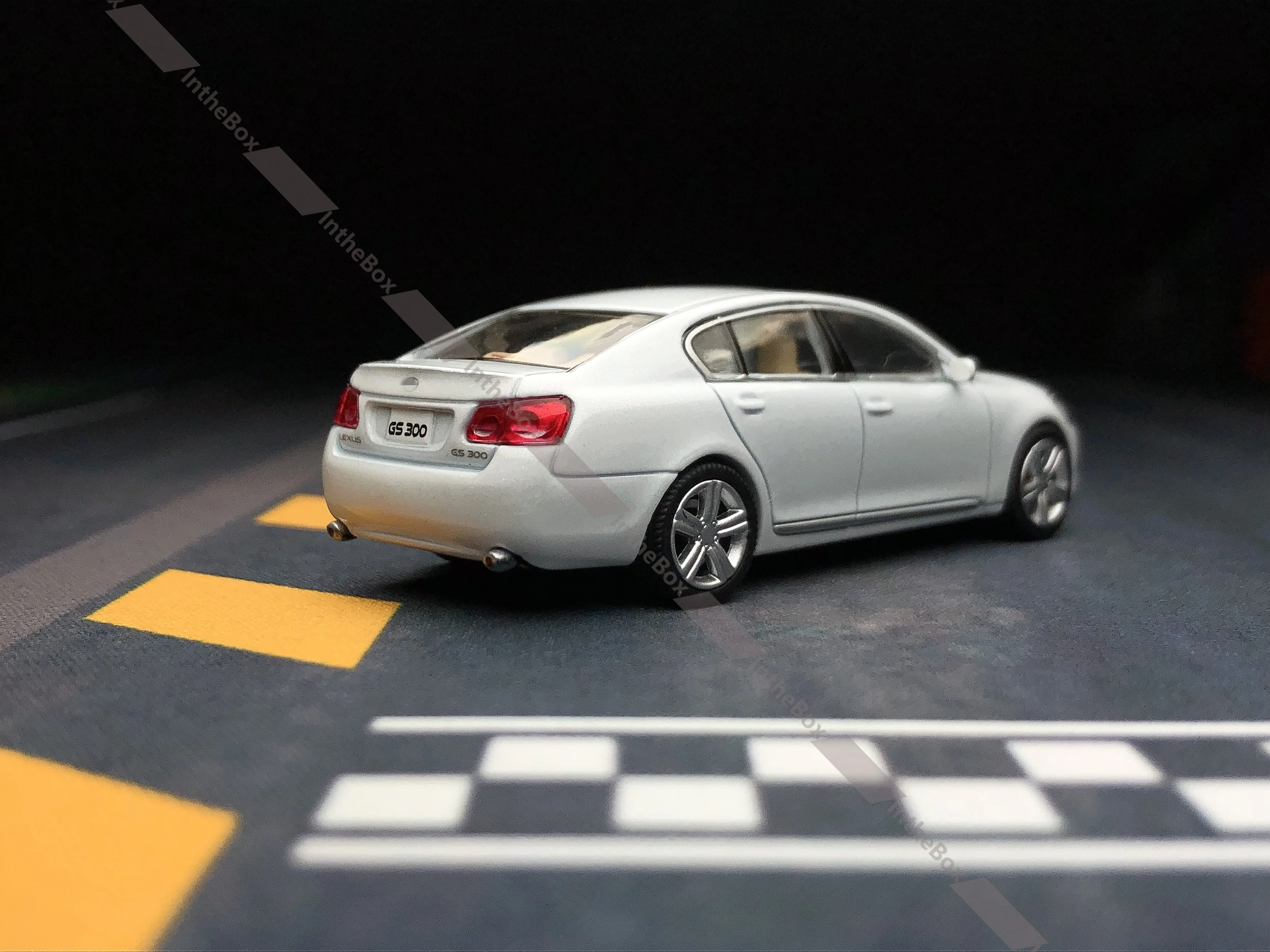 Модель1 1/64 GS300 JDM Белая литая под давлением модель автомобиля Коллекция ограниченного выпуска игрушки для хобби
Модель1 1/64 GS300 JDM Белая литая под давлением модель автомобиля Коллекция ограниченного выпуска игрушки для хобби
