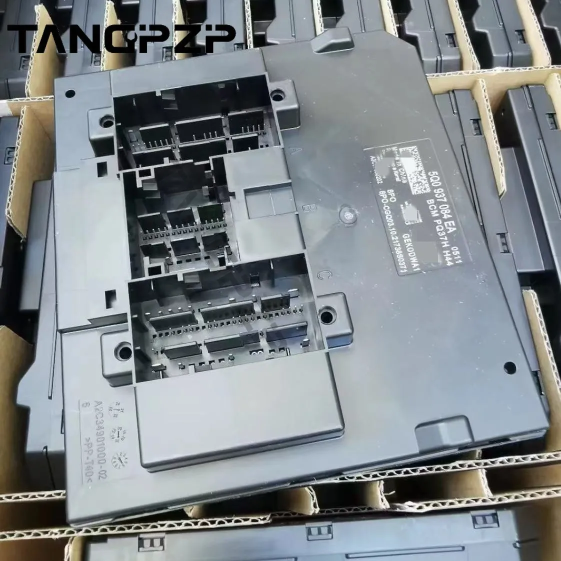 Танпзп 5q 0937084 ea A3c 07348801 5q 0937084 ЭК 7140378 Комфорт распределительного щита для Audi
Танпзп 5q 0937084 ea A3c 07348801 5q 0937084 ЭК 7140378 Комфорт распределительного щита для Audi