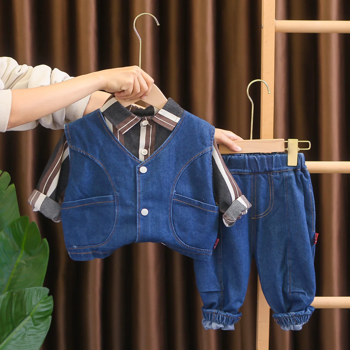 Baby's Sets Spring and Autumn Childrens Long Sleeved Suit for Boys and Girls Denim Cardigan Vest + Shirts + Pants Toddler Outfit
Baby's Sets Spring and Autumn Childrens Long Sleeved Suit for Boys and Girls Denim Cardigan Vest + Shirts + Pants Toddler Outfit