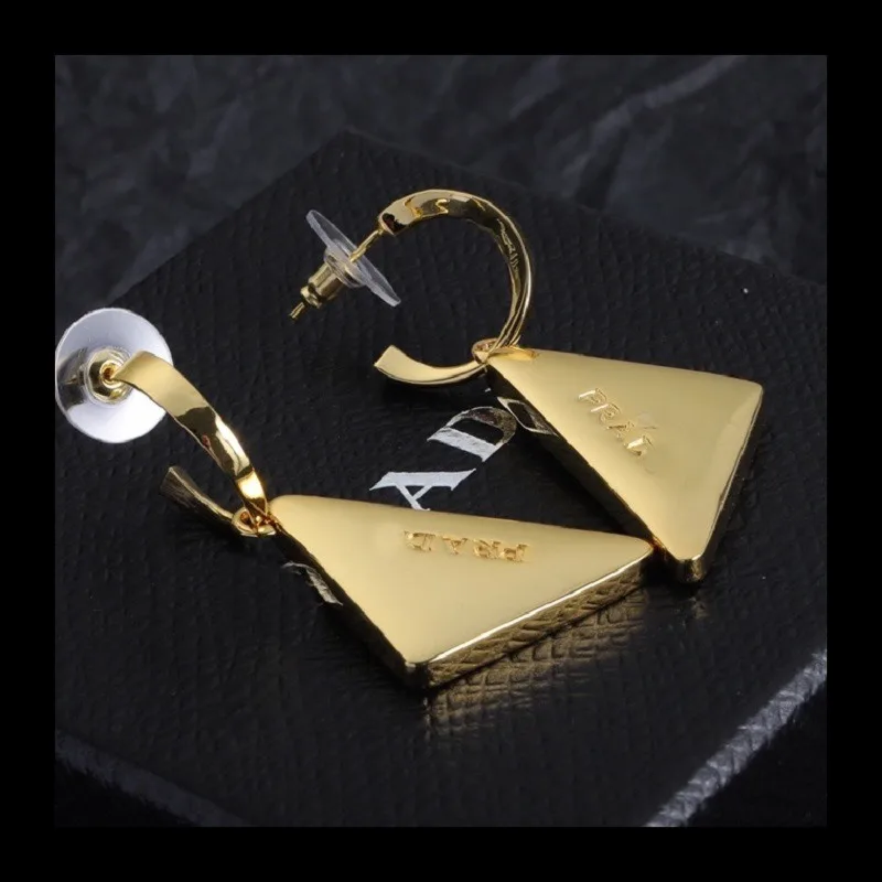 New Triangular Letter Brass Earrings Niche Design Silver Needle Stud Earrings Simple Versatile Earrings Women
New Triangular Letter Brass Earrings Niche Design Silver Needle Stud Earrings Simple Versatile Earrings Women