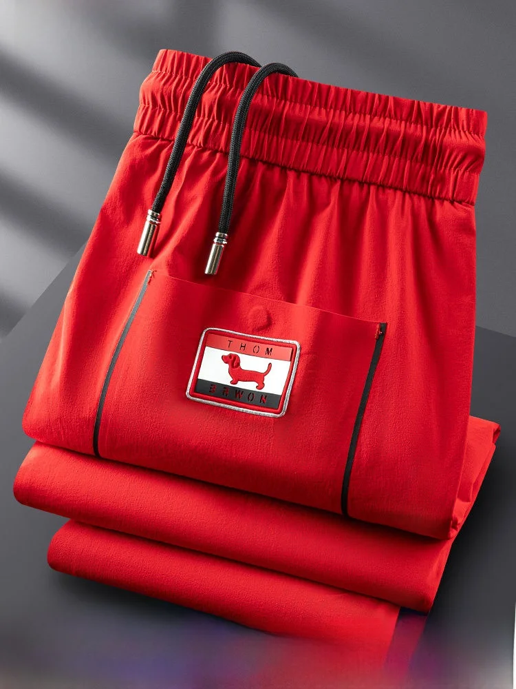 Летние тонкие спортивные брюки из ледяного шелка для мужчин, быстросохнущие, облегающие, с манжетами, красные дышащие повседневные штаны
Летние тонкие спортивные брюки из ледяного шелка для мужчин, быстросохнущие, облегающие, с манжетами, красные дышащие повседневные штаны