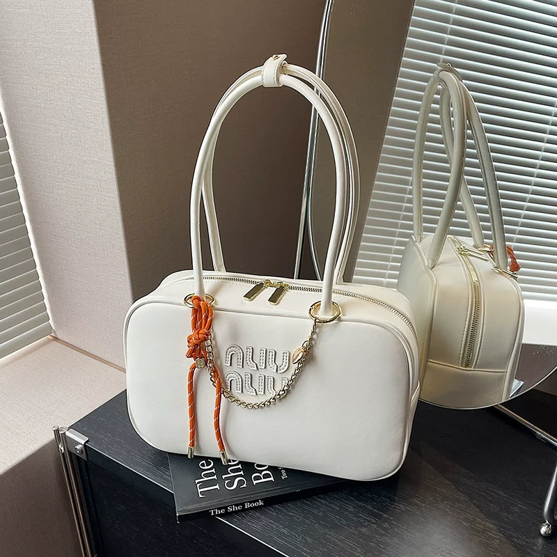 Luxury Brand Coffee Bowling Bag Ladies Handbags and Purses guangzhou high quality Boston Bag Armpit Shoulder Totes With Pendent
Luxury Brand Coffee Bowling Bag Ladies Handbags and Purses guangzhou high quality Boston Bag Armpit Shoulder Totes With Pendent