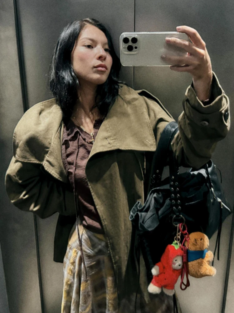 Ретро-зеленый укороченный тренч на шнуровке для женщин, шикарный, с отложным воротником-стойкой, длинными рукавами, свободный ветровка-тренч, 2026, повседневное пальто для женщин
Ретро-зеленый укороченный тренч на шнуровке для женщин, шикарный, с отложным воротником-стойкой, длинными рукавами, свободный ветровка-тренч, 2026, повседневное пальто для женщин