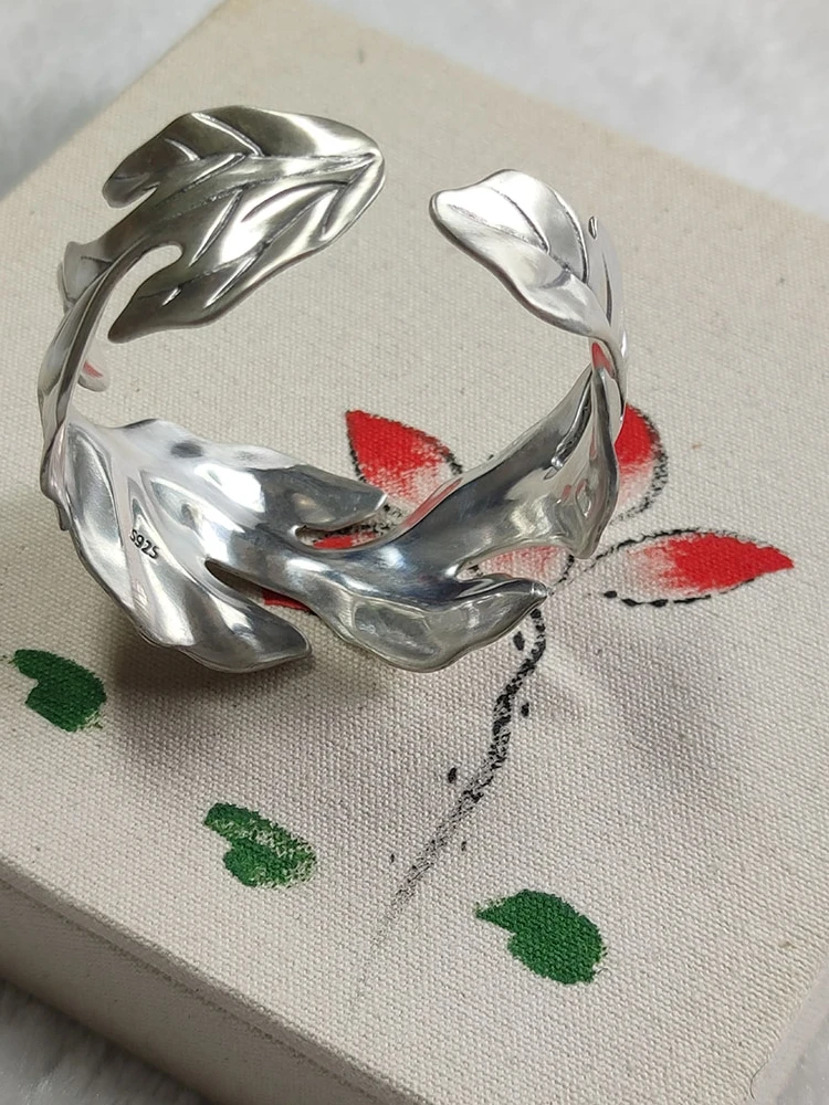 2025 Dream handmade s925 sterling silver wide-faced leaf bracelet retro wind open bracelet high-end creative gift for girlfriend
2025 Dream handmade s925 sterling silver wide-faced leaf bracelet retro wind open bracelet high-end creative gift for girlfriend
