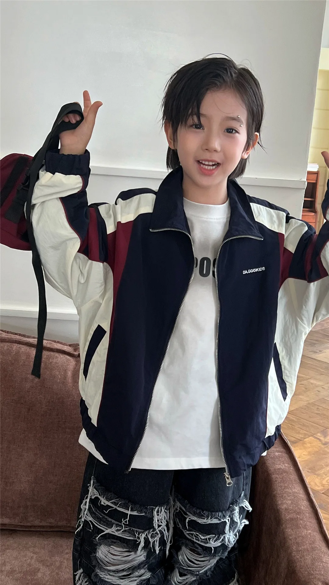 2025 Autumn Children's Clothing Retro Jacket with Contrast Embroidery for Boys and Girls, Baby Stylish Jacket
2025 Autumn Children's Clothing Retro Jacket with Contrast Embroidery for Boys and Girls, Baby Stylish Jacket