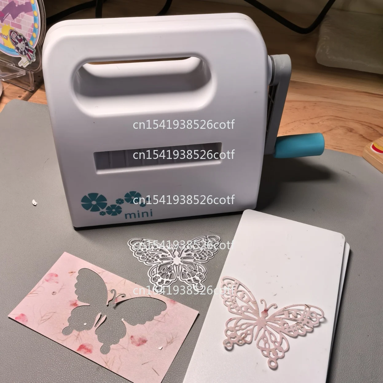 Mini Hand Embossing Machine Children's Handmade DIY Educational Toys Embossing Machine Paper Art
Mini Hand Embossing Machine Children's Handmade DIY Educational Toys Embossing Machine Paper Art