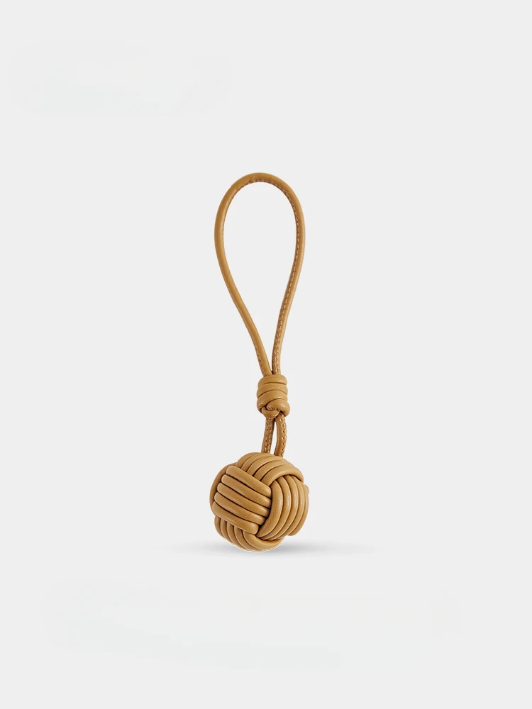 Ingenious handicraft workshop suitable for miumiu ivy woven snowball pendant hobo tote bag high-end leather pendant
Ingenious handicraft workshop suitable for miumiu ivy woven snowball pendant hobo tote bag high-end leather pendant