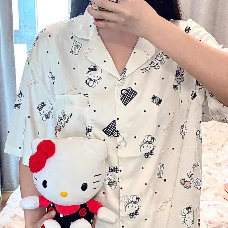 Новые летние пижамы из ледяного шелка с лацканами и рисунком Hello Kitty, женские шорты с короткими рукавами, кардиган, можно носить из домашней одежды
Новые летние пижамы из ледяного шелка с лацканами и рисунком Hello Kitty, женские шорты с короткими рукавами, кардиган, можно носить из домашней одежды