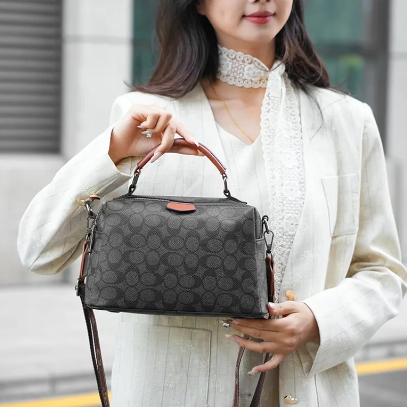 Vintage Elegant Minimalist Diaper Bag For Women Designer Leather Large Capacity Tote Luxury Classic Fashionable Stylish Commuter
Vintage Elegant Minimalist Diaper Bag For Women Designer Leather Large Capacity Tote Luxury Classic Fashionable Stylish Commuter