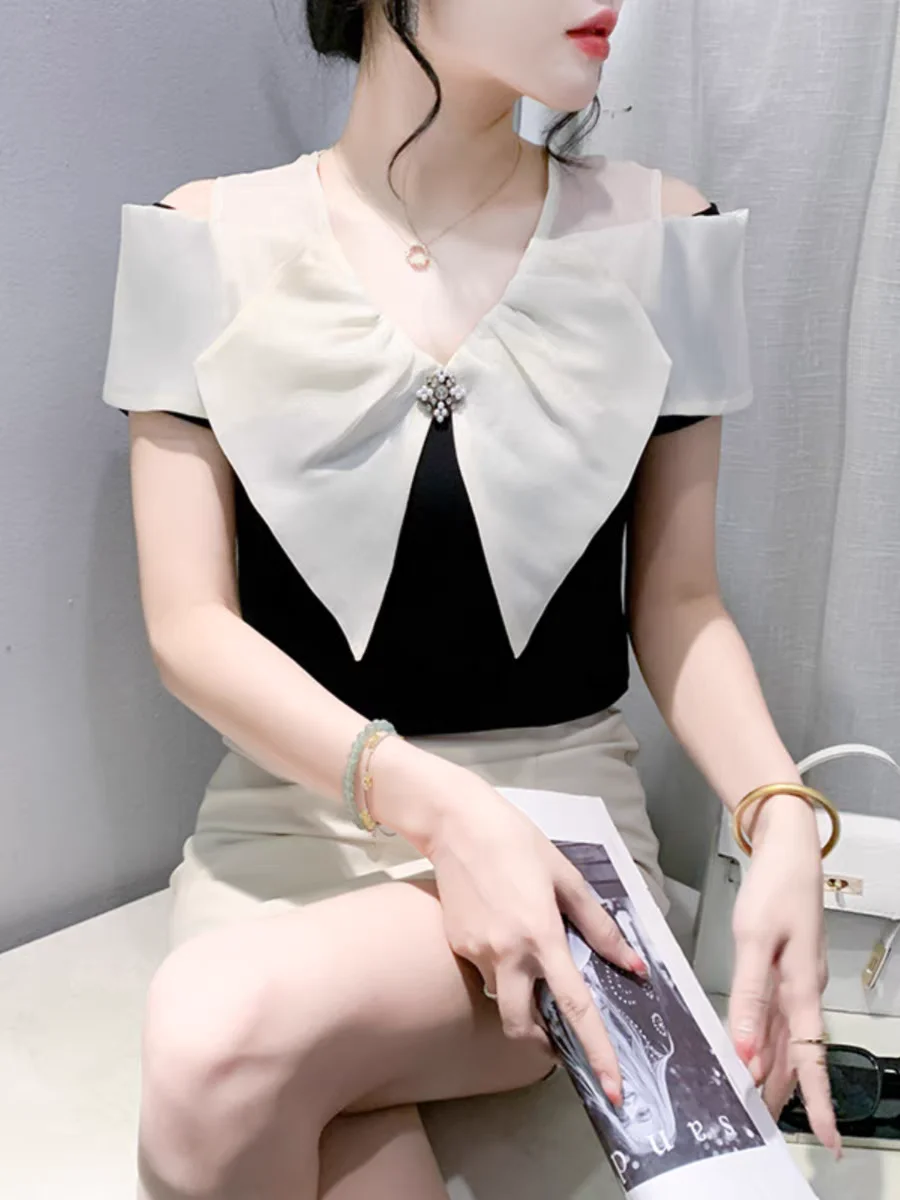 Short Sleeve T-shirts Cotton Tees Girls Fashion V Neck Solid T Shirts Hollow Out Slim Tops For Woman 2025 Summer
Short Sleeve T-shirts Cotton Tees Girls Fashion V Neck Solid T Shirts Hollow Out Slim Tops For Woman 2025 Summer