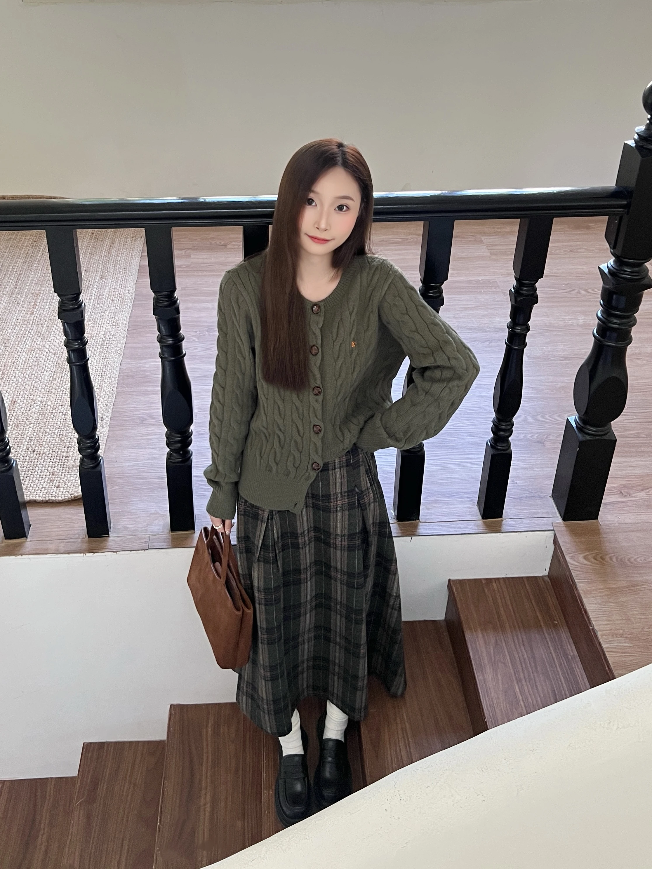 Юбка MoodMore из шерстяной ткани в клетку, осенне-зимняя, больших размеров, с высокой талией, А-силуэт, миди, ретро, для повседневной носки и офиса
Юбка MoodMore из шерстяной ткани в клетку, осенне-зимняя, больших размеров, с высокой талией, А-силуэт, миди, ретро, для повседневной носки и офиса