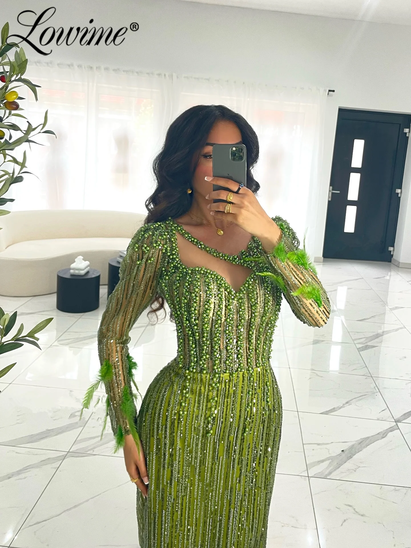 Вечернее платье-русалка 2026 года с длинными рукавами, зелеными перьями, бисером и пайетками, индивидуальный пошив, жемчуг, для выпускного вечера, Саудовская Аравия
Вечернее платье-русалка 2026 года с длинными рукавами, зелеными перьями, бисером и пайетками, индивидуальный пошив, жемчуг, для выпускного вечера, Саудовская Аравия