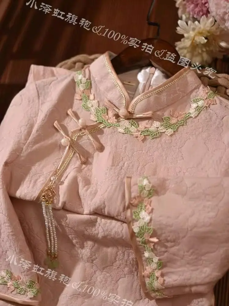 New Chinese Cheongsam Pink Inverted Large Sleeves National Style Young Girl Improved Female Spring Autumn New 2025
New Chinese Cheongsam Pink Inverted Large Sleeves National Style Young Girl Improved Female Spring Autumn New 2025