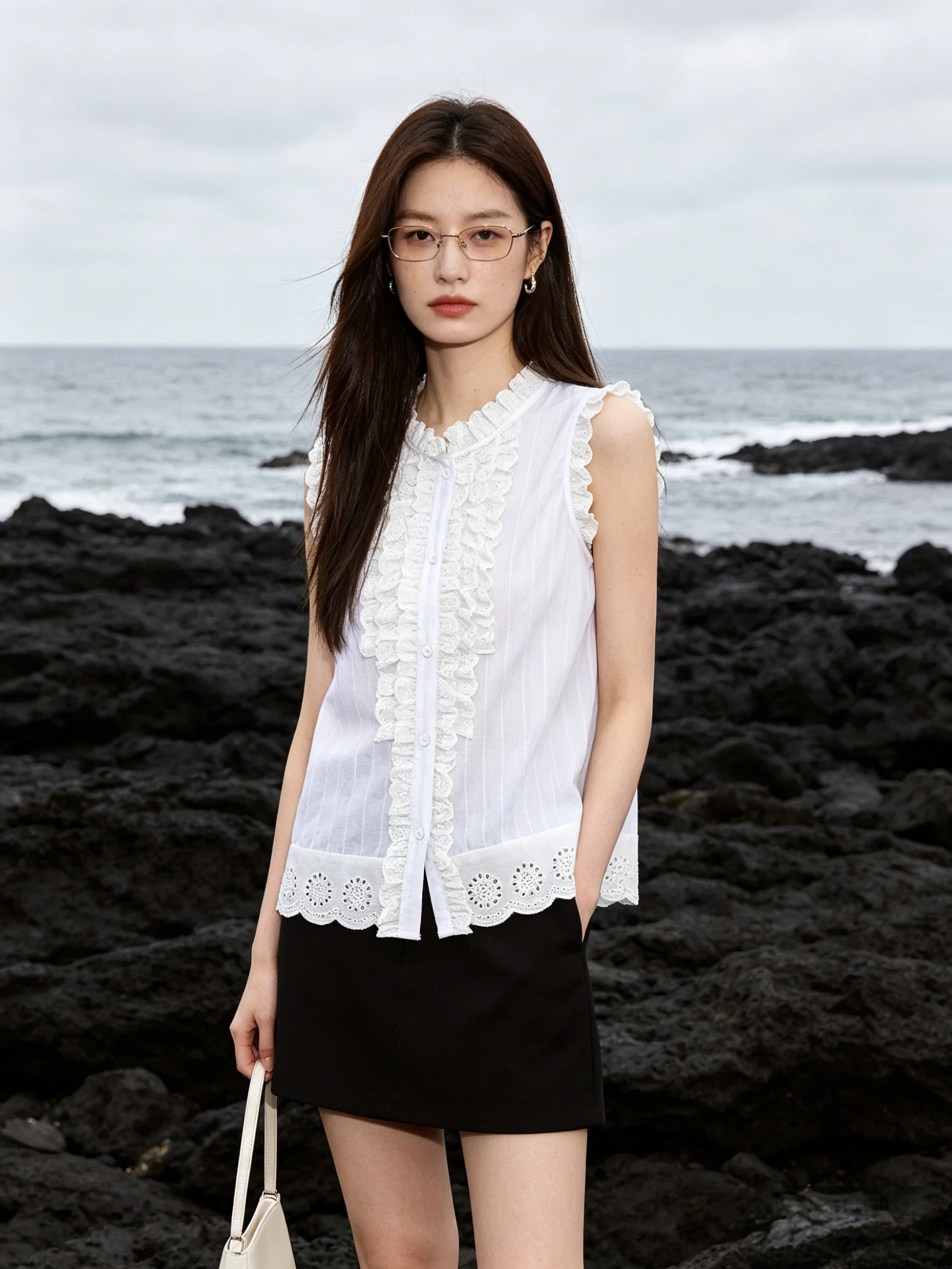 Korean Style Simple Chic Ageless Gentle Lace Trim Splicing Sleeveless Vest Summer Small Shirt Versatile Casual Loose Fit Brea...
Korean Style Simple Chic Ageless Gentle Lace Trim Splicing Sleeveless Vest Summer Small Shirt Versatile Casual Loose Fit Brea...
