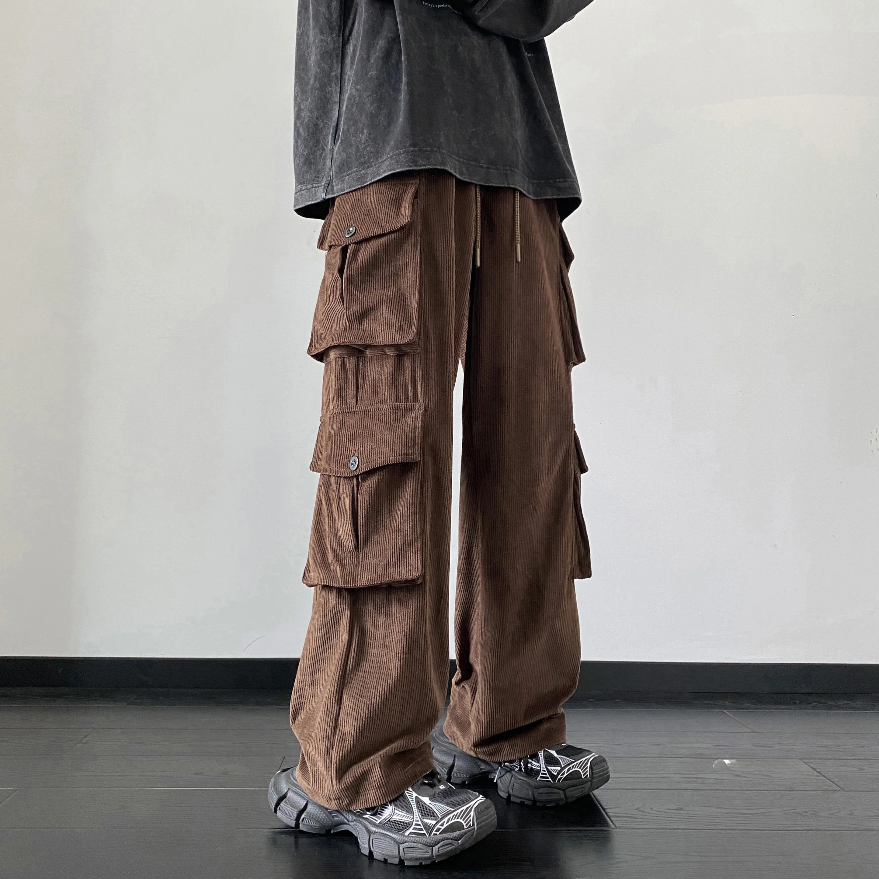 Американские повседневные вельветовые рабочие брюки для мужчин, весенне-осенние, свободные, прямого кроя, функциональные, в стиле парашютиста
Американские повседневные вельветовые рабочие брюки для мужчин, весенне-осенние, свободные, прямого кроя, функциональные, в стиле парашютиста