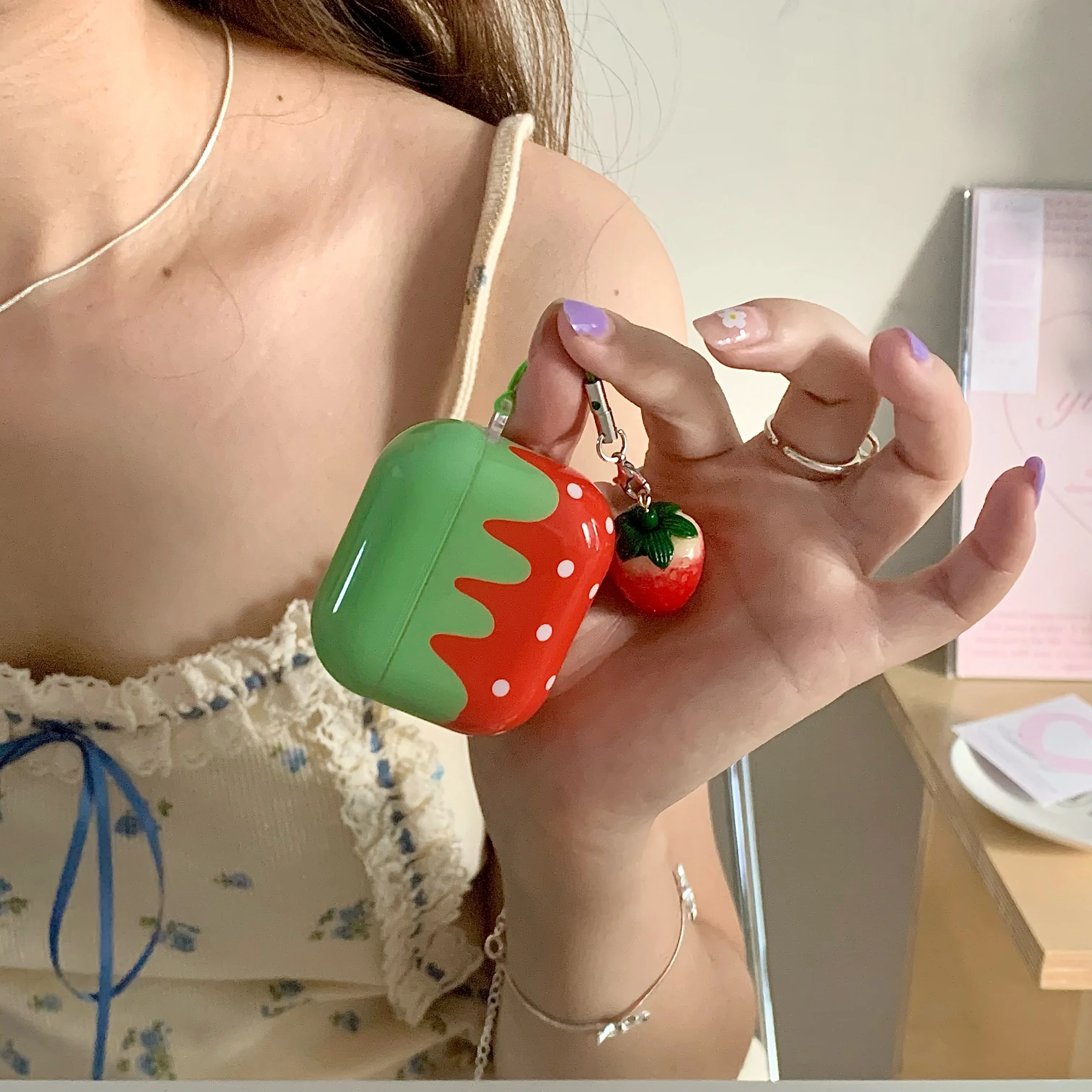 Cute Lovely White Polka Point Red Strawberry Glossy Shockproof Protective Cover Case For AirPods 1 2 3 4 Pro with Charm Pendant
Cute Lovely White Polka Point Red Strawberry Glossy Shockproof Protective Cover Case For AirPods 1 2 3 4 Pro with Charm Pendant