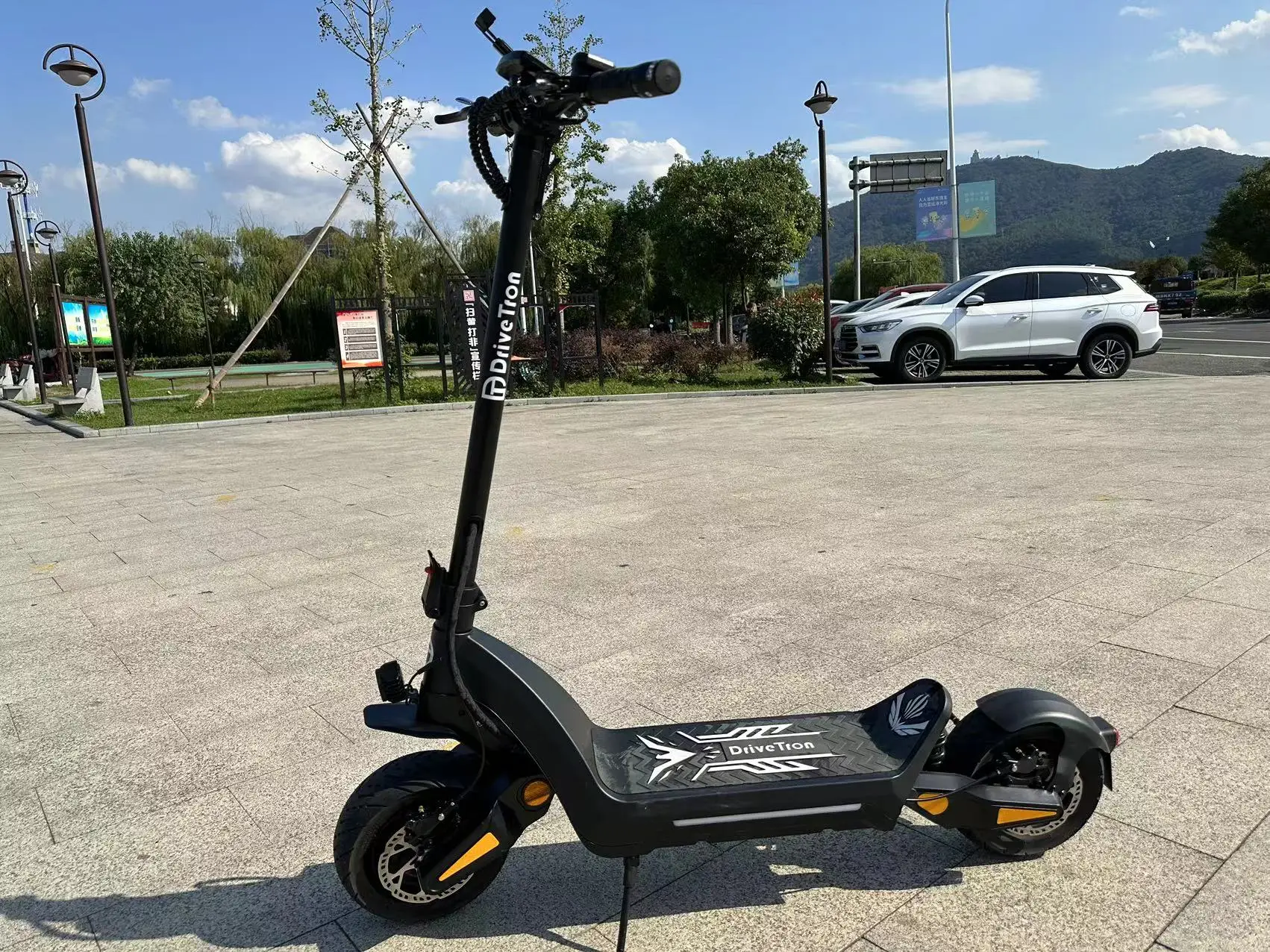 Adult Electric Scooter DT06 Dual 80KM/H Long Range 60-85KM 11Inch Tubeless Tire
Adult Electric Scooter DT06 Dual 80KM/H Long Range 60-85KM 11Inch Tubeless Tire