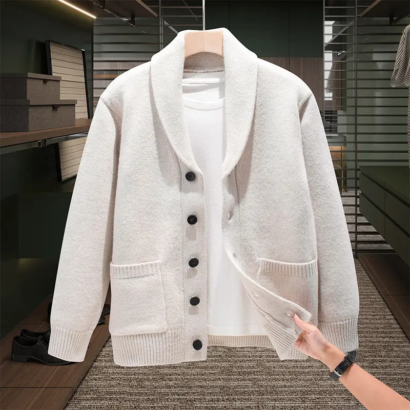 Теплый повседневный вязаный кардиган для мужчин и молодежи, модный однотонный свитер с длинными рукавами и отложным воротником, универсальный, осенне-зимний
Теплый повседневный вязаный кардиган для мужчин и молодежи, модный однотонный свитер с длинными рукавами и отложным воротником, универсальный, осенне-зимний