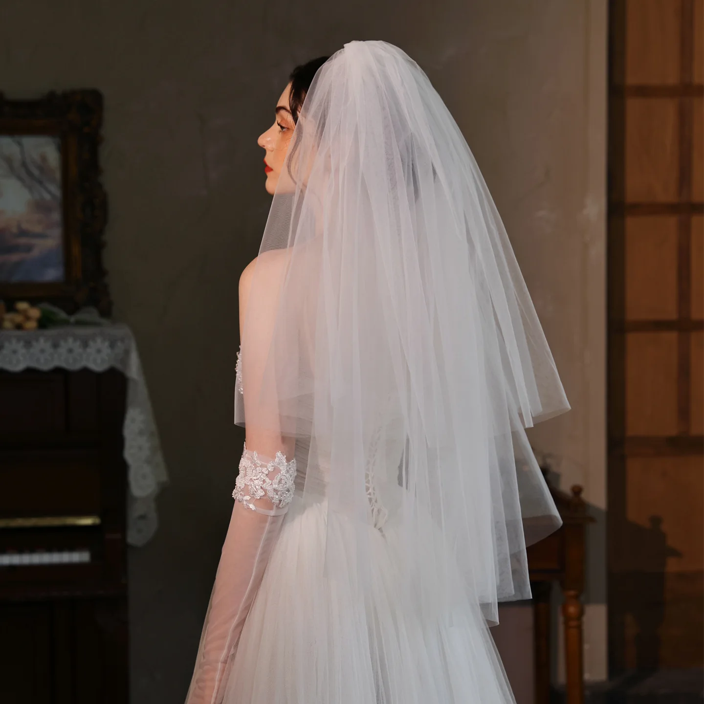 V525 Puffy Bridal Veil, Simple Retro Double-Layered White Short Wedding Dress with Face-Covering Hair Comb Style Headpiece
V525 Puffy Bridal Veil, Simple Retro Double-Layered White Short Wedding Dress with Face-Covering Hair Comb Style Headpiece