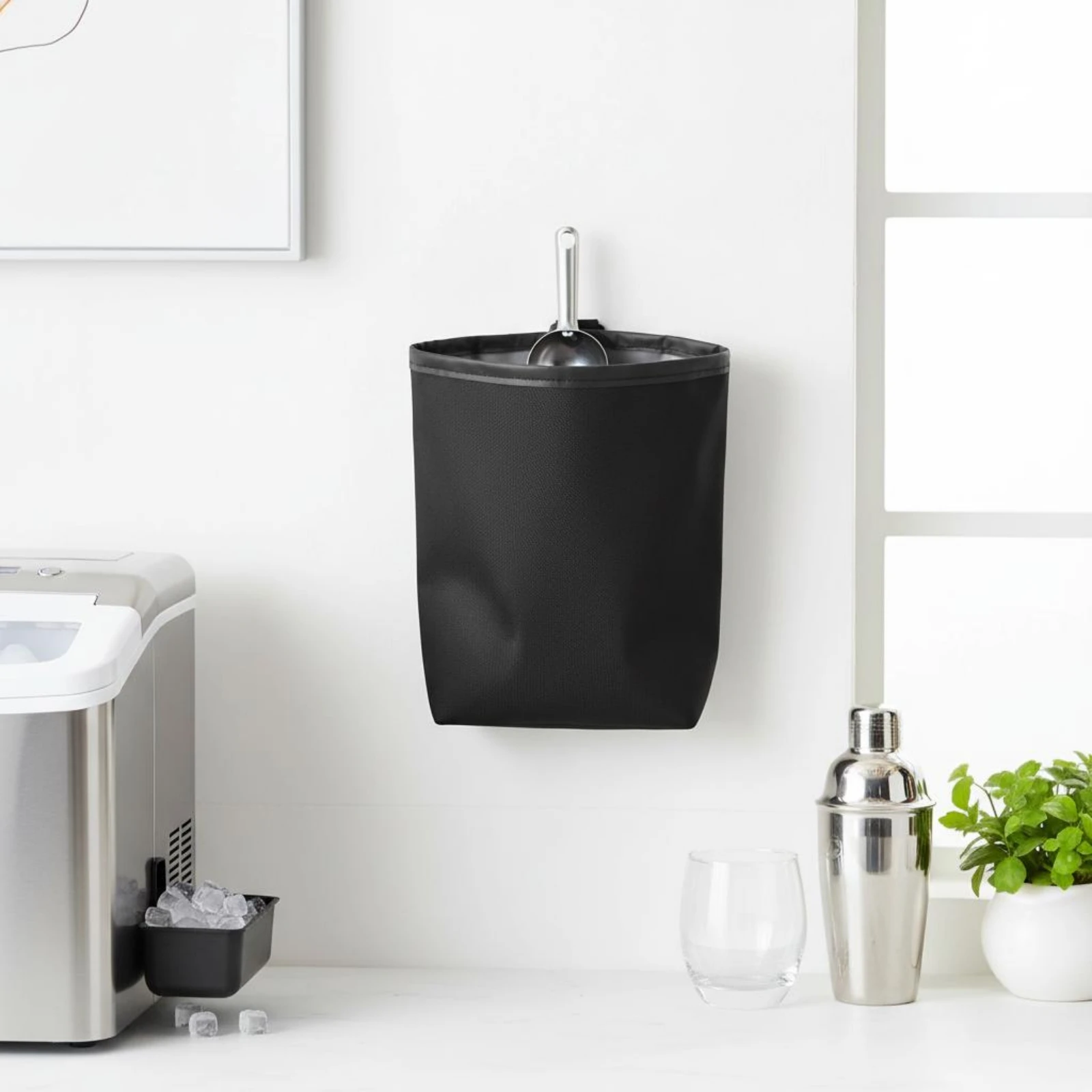 Hanging Storage Bag Uncovered Top Waterproof Pouch
Hanging Storage Bag Uncovered Top Waterproof Pouch