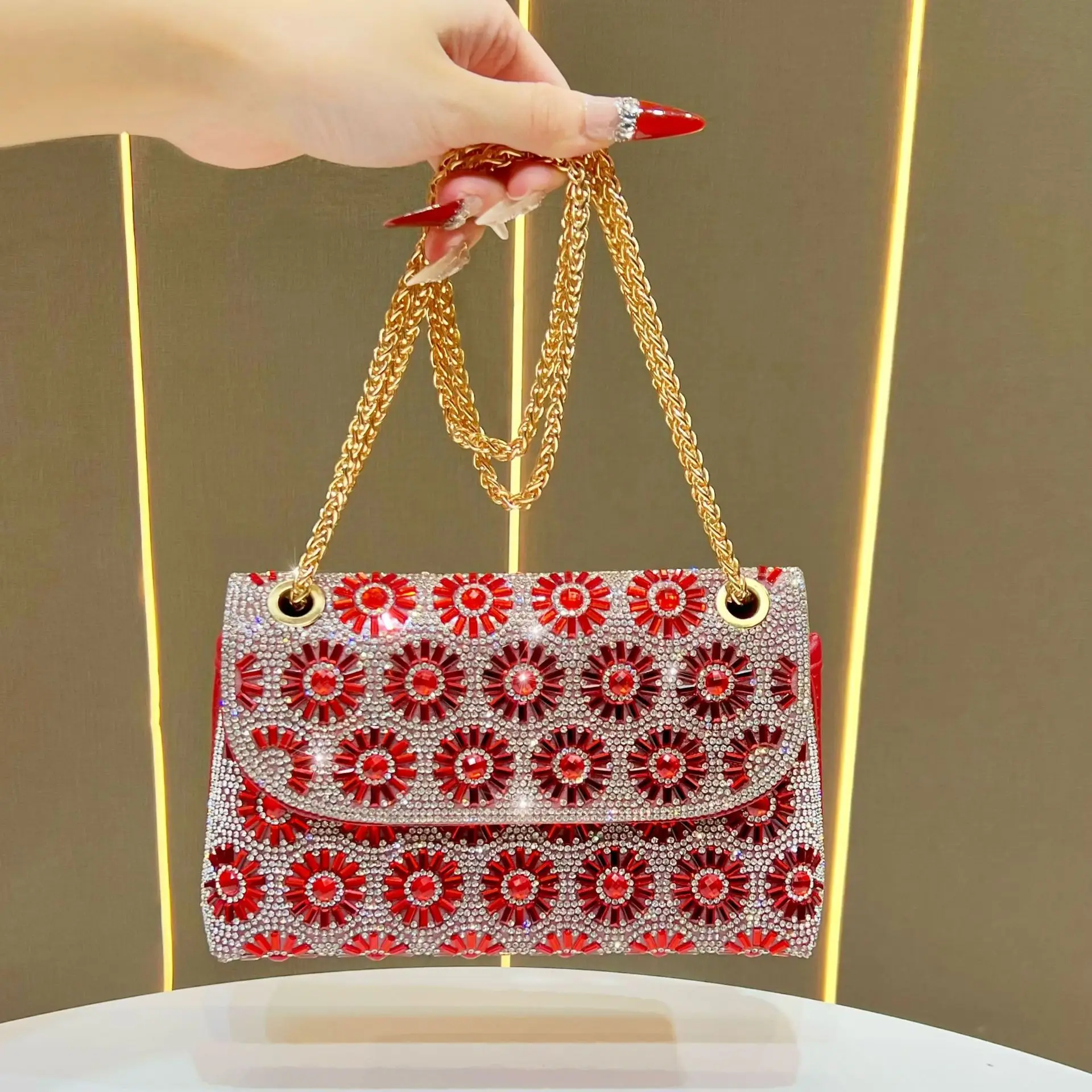 Small square bag women's new fashion full diamond armpit bag handbag shoulder messenger bag
Small square bag women's new fashion full diamond armpit bag handbag shoulder messenger bag