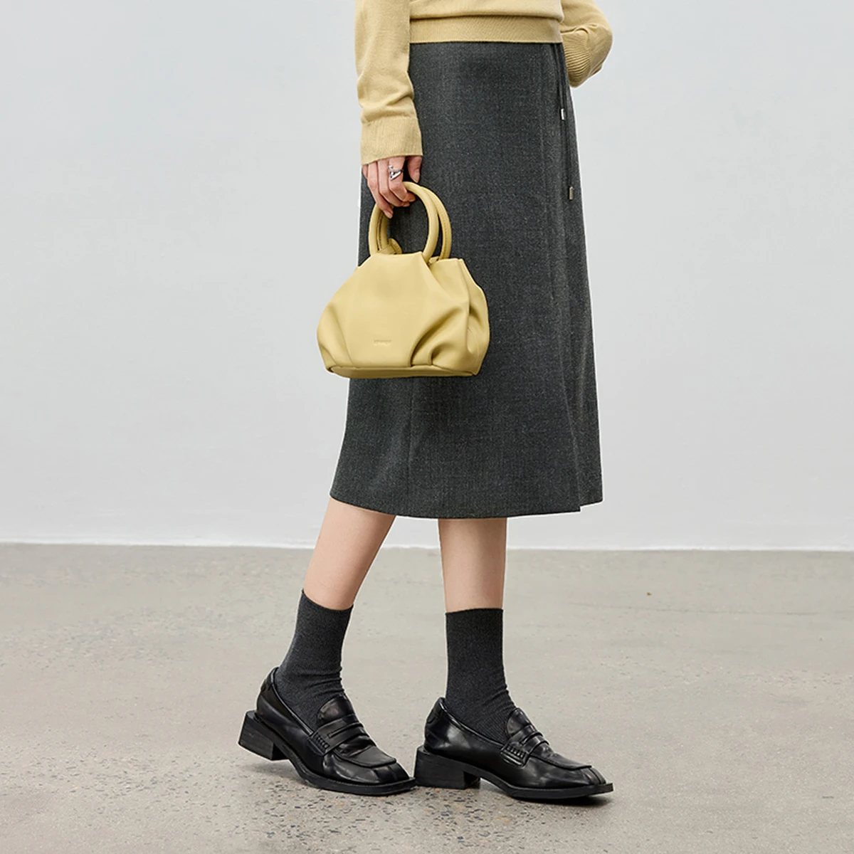 SENTUBILA Women's Straight Skirt Detachable Tie Elastic Waistband Warm Skirts 2026 Autumn Work Wear Female Outfits 153QF2956
SENTUBILA Women's Straight Skirt Detachable Tie Elastic Waistband Warm Skirts 2026 Autumn Work Wear Female Outfits 153QF2956