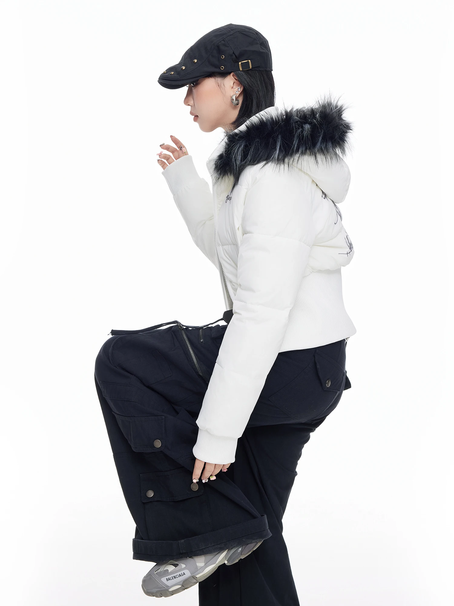 Ретро-американское зимнее женское пальто с отстегивающимся меховым воротником и поясом, утепленное, приталенное, модное
Ретро-американское зимнее женское пальто с отстегивающимся меховым воротником и поясом, утепленное, приталенное, модное