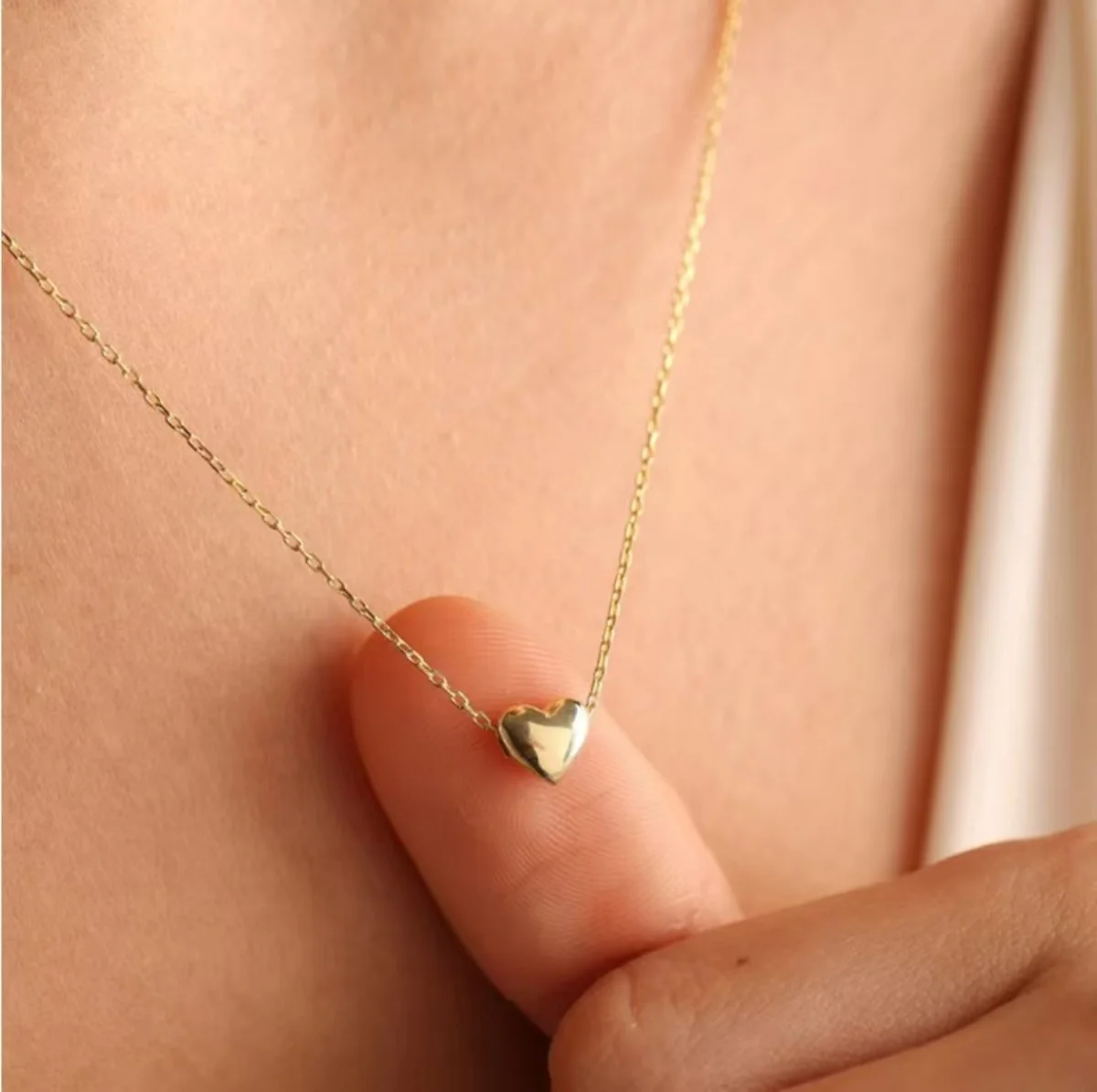 Exquisite Mini Small Heart Pendant Necklace for Women Gold Plated Clavicle Chain Minimalist Jewelry Gift
Exquisite Mini Small Heart Pendant Necklace for Women Gold Plated Clavicle Chain Minimalist Jewelry Gift