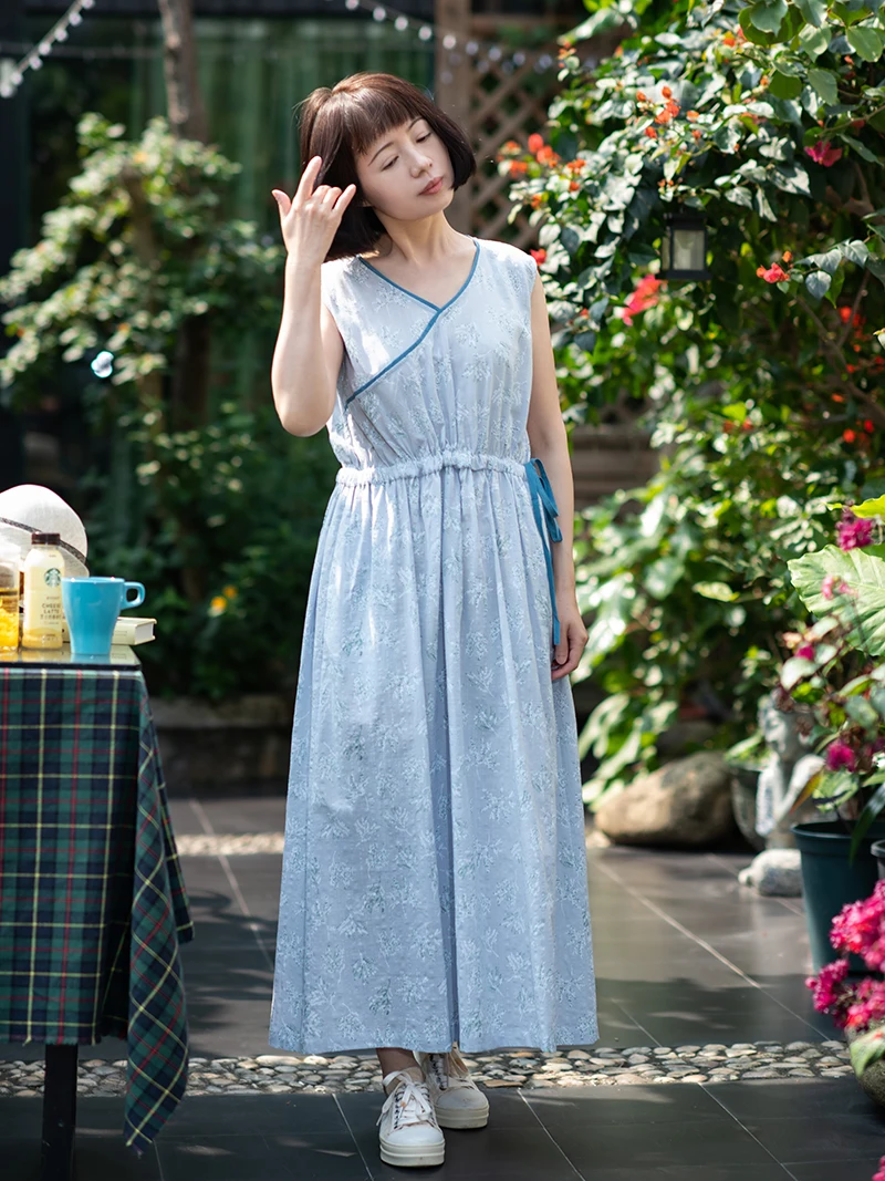 Повседневное хлопково-льняное платье с V-образным вырезом, завязками на талии, свободного кроя, летнее, с цветочным принтом, с завышенной талией, в китайском стиле, женское
Повседневное хлопково-льняное платье с V-образным вырезом, завязками на талии, свободного кроя, летнее, с цветочным принтом, с завышенной талией, в китайском стиле, женское