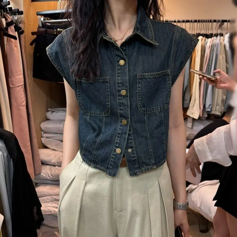 Retro Style Short Denim Vest 2026 Spring Summer Turn-down Collar Fly Sleeve Slim Fit Button Deep Blue Women's Top
Retro Style Short Denim Vest 2026 Spring Summer Turn-down Collar Fly Sleeve Slim Fit Button Deep Blue Women's Top