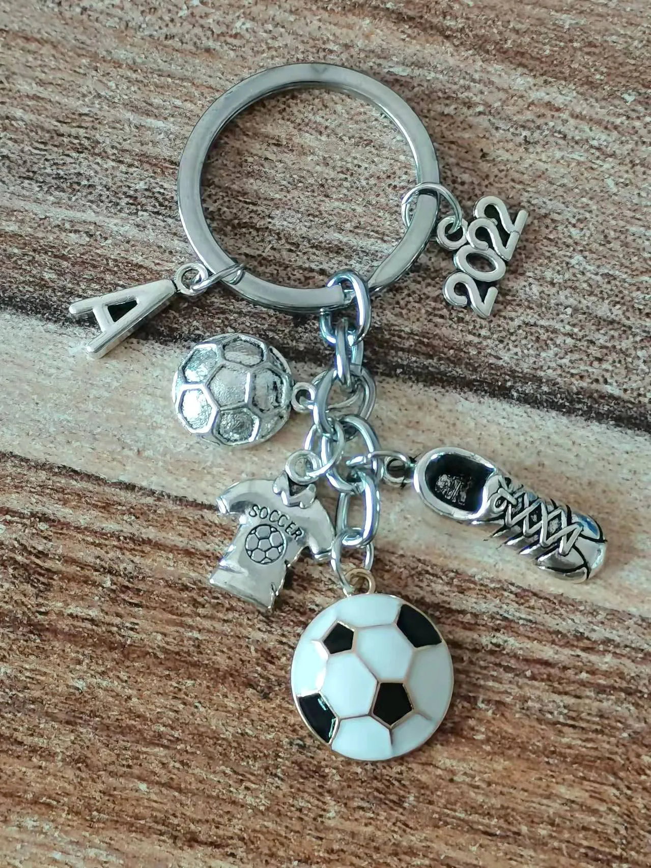 New Fashion 26 Letter Men'S Metal Keychain Fashion Football Keychain Football Boots Football Car Gift Party Athlete Keychain Jew
New Fashion 26 Letter Men'S Metal Keychain Fashion Football Keychain Football Boots Football Car Gift Party Athlete Keychain Jew