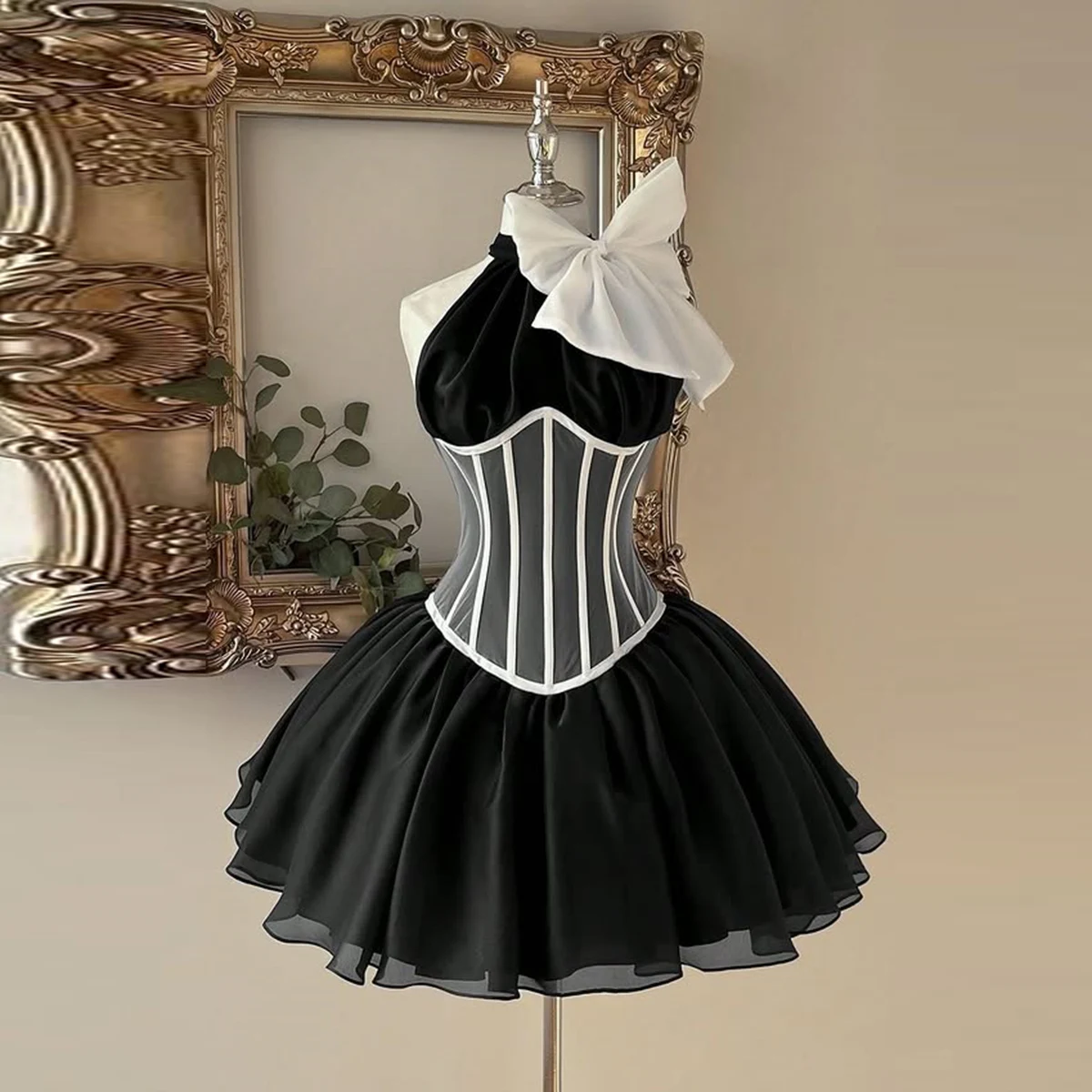 Black And White Short Prom Dress Halter Lace Up Back Satin Above Knee Evening Gowns Cocktail Party Dress
Black And White Short Prom Dress Halter Lace Up Back Satin Above Knee Evening Gowns Cocktail Party Dress